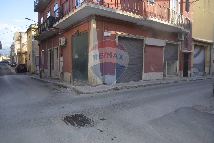 Foto Locale commerciale in Via Ruggero Settimo, Vittoria Centro di 37 m²
