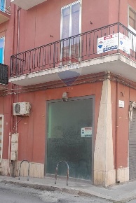Foto Locale commerciale in Via Ruggero Settimo 202/204, Vittoria Centro
