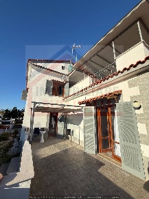 Foto Villa unifamiliare in viale giorgio vasari, Castel Volturno Baia Verde