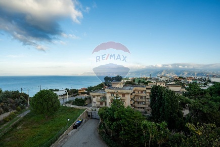 Foto Appartamento in Via Micale, Messina Faro Superiore - Sperone di 140 m²