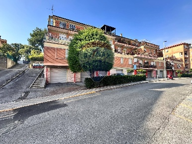 Foto Box in Via Monte Vettore, Ancona Posatora di 45 m² con 1 locali