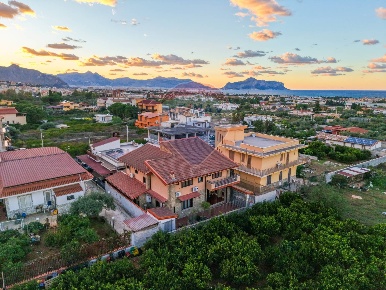 Foto Villa singola a Misilmeri Portella Di Mare di 260 m² con 6 locali