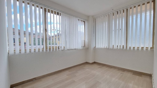 Foto Ufficio in Largo Catone, Pomezia di 90 m² con 4 locali in vendita