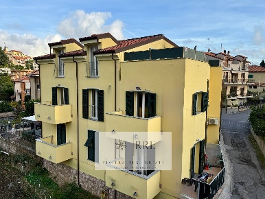 Foto Appartamento in viale Riviera, Pietra Ligure Centro di 78 m²