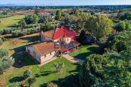 Foto Rustico in Via Delle Monachelle, Pomezia Santa Palomba di 260 m²