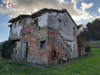 Foto Rustico in Piazza XXV Aprile, Montecatini Val di Cecina di 430 m²