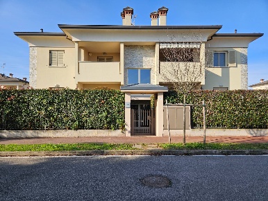 Foto Appartamento in VIA OTTAVIO MINOLI, Oleggio Centro di 119 m²