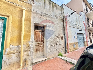 Foto Casa indipendente in via Luigi Einaudi, Terrasini Centro di 34 m²