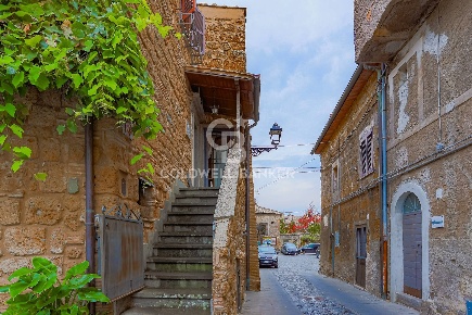 Foto Casa indipendente in Via del Carmine, Nepi Centro di 177 m² in vendita