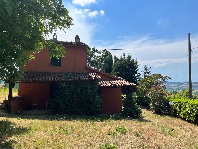 Foto Rustico in Castellaretta, Staffolo di 150 m² con 6 locali in vendita
