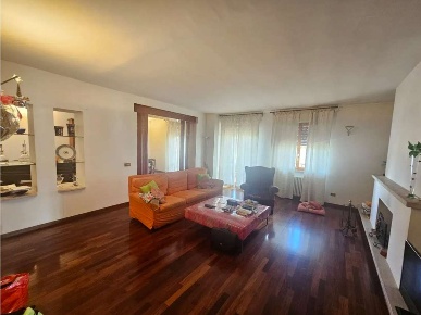 Foto Attico a Corciano di 327 m² con 8 locali in vendita