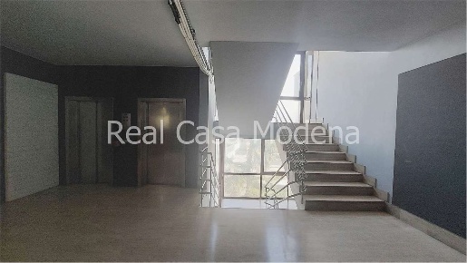 Foto Ufficio in Via Cagliostro, Modena San Faustino di 360 m² con 11 locali