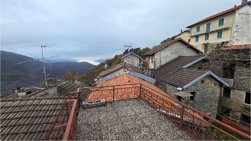 Foto Appartamento in Via Al Lavatoio  2, Maccagno con Pino e Veddasca