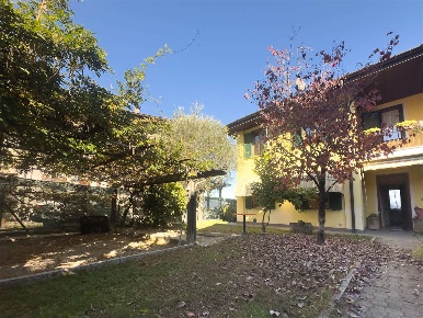 Foto Villa unifamiliare in via maggiore  7, Cadrezzate con Osmate di 180 m²