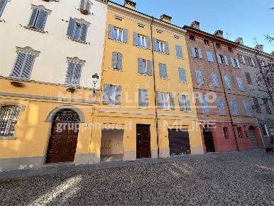 Foto Negozio in via Pomposa 30, Modena Centro Storico di 8 m² con 1 locali