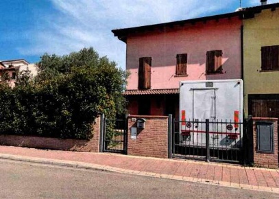 Foto Appartamento in Via Milano, San Felice sul Panaro Centro di 220 m²