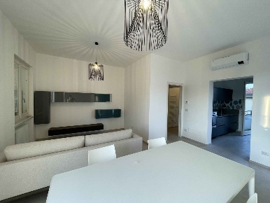 Foto Villa unifamiliare in via piave, Pietrasanta di 140 m² con 7 locali