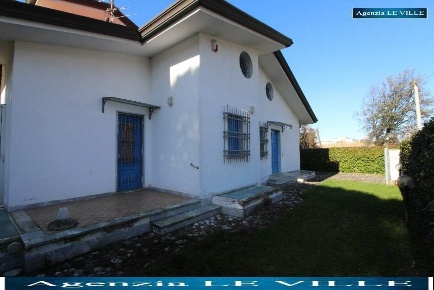 Foto Case indipendenti a Camaiore Lido di Camaiore di 100 m² con 6 locali