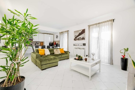 Foto Appartamento in Larga, Saronno di 100 m² con 3 locali in vendita