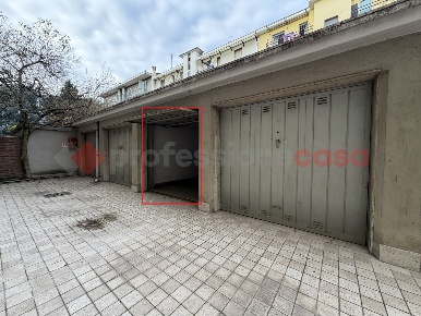 Foto Box in Via Poliziano 6, Cesano Boscone Centro di 12 m² in vendita