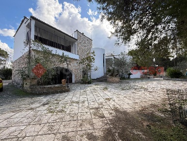 Foto Villa unifamiliare in Via SP 136 69, Manduria di 350 m² con 10 locali