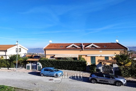Foto Villa a schiera in SP90, Campobasso di 166 m² con 6 locali in vendita