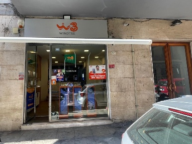 Foto Negozio in Via Marchese di Roccaforte 57, Palermo di 124 m² in vendita