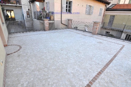 Foto Appartamento in Saluzzo, Cuneo Centro Storico di 110 m² con 3 locali