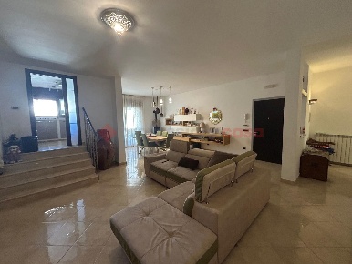 Foto Appartamento in Via Delle Ortensie 16, Monteiasi di 200 m² in vendita