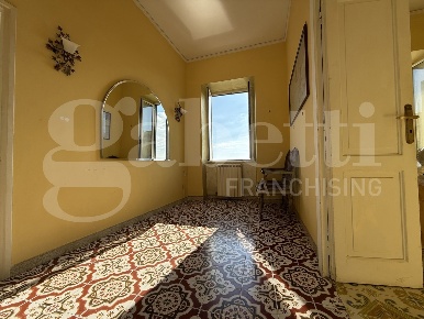 Foto Appartamento in Via Olivetani 15, Formia Centro di 117 m² con 3 locali