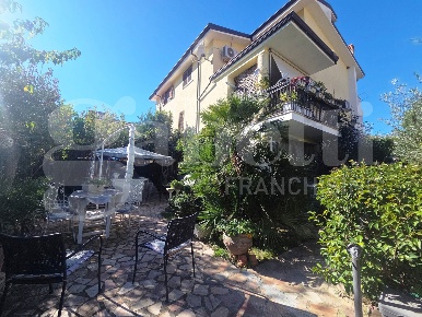 Foto Appartamento in Via Billie Holiday 20, Mendicino di 60 m² con 2 locali