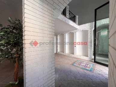 Foto Negozio in Via Francesco Mancini 2C, Acireale Centro Storico di 55 m²