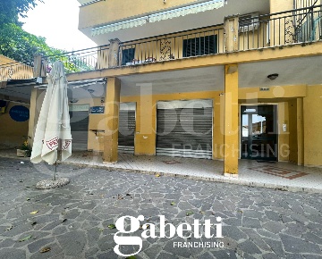Foto Negozio in Dante, Vitulazio di 90 m² con 2 locali in vendita
