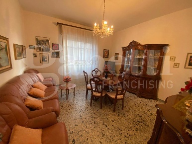 Foto Appartamento in Via LAZIO 16, Oristano Centro di 147 m² con 3 locali