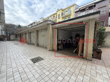 Foto Box in Via Poliziano 6, Cesano Boscone Centro di 10 m² in vendita