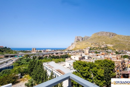 Foto Appartamento a Palermo Tommaso Natale di 233 m² con 7 locali