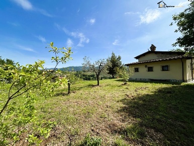 Foto Rustico in Via Rimisciano, Poggio Mirteto di 100 m² con 3 locali
