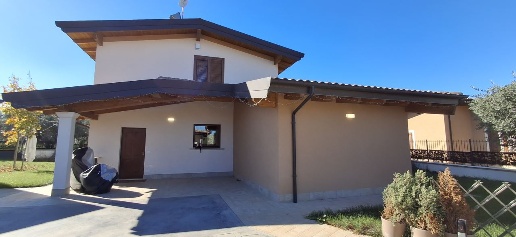 Foto Villa unifamiliare in Via Fossanelli, Cepagatti di 160 m² con 5 locali