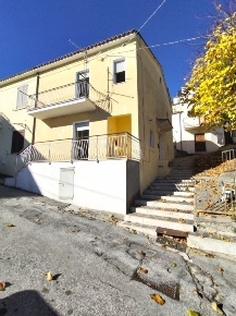 Foto Villa unifamiliare in via del carmine, Montebello di Bertona Centro