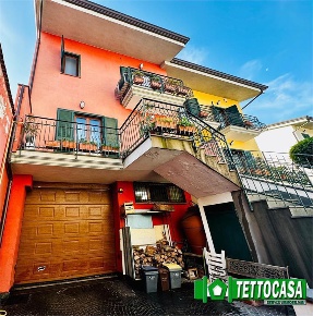 Foto Villa unifamiliare a Somma Vesuviana di 205 m² con 5 locali in vendita