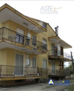 Foto Magazzino in Via S. Pietro Fedele, Minturno Centro di 689 m²