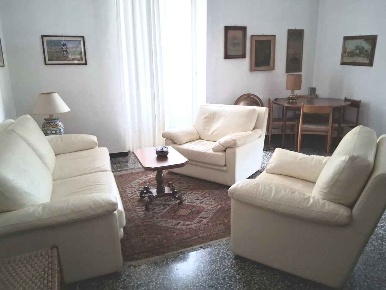 Foto Appartamento in Via Bonifacio, Genova Marassi di 100 m² con 6 locali