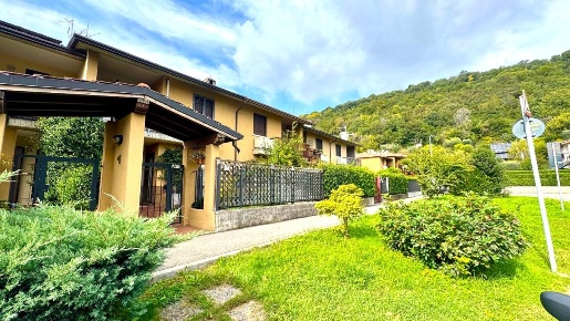 Foto Villa a schiera in Via Aldo Moro 9, Cellatica Centro di 176 m²