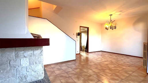 Foto Villa a schiera in Via Aldo Moro 9, Cellatica Centro di 176 m²