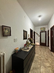Foto Appartamento a Fornovo di Taro di 82 m² con 5 locali in vendita