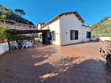 Foto Appartamento in Via Vigna del Piano 6, Riano Centro di 234 m²