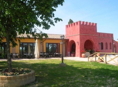 Foto Ristorante a Palaia Centro di 400 m² con 6 locali in vendita