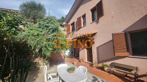 Foto Villa bifamiliare a Calci Gabella di 170 m² con 9 locali in vendita