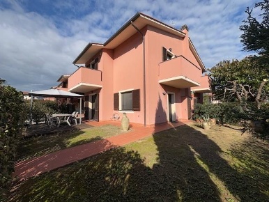 Foto Villa a schiera a Casciana Terme Lari Quattro Strade di 124 m²