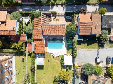 Foto Villa unifamiliare a Vicopisano Uliveto Terme di 230 m² con 7 locali